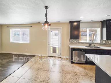 Main picture of 1075 W Stonehaven Dr