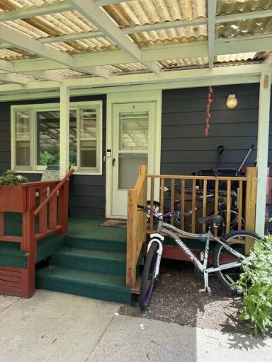 Main picture of 101 E McKay St