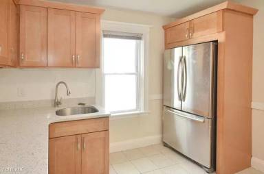 Main picture of 176 Poplar St