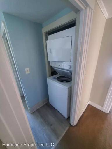 Main picture of 17 Pleasant St