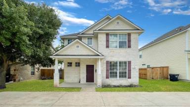 Main picture of 702 Maryem St