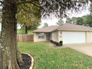 Main picture of 822 N Daisy Ln