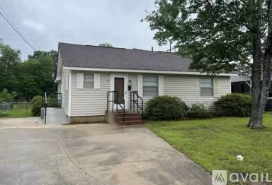 Main picture of 726 McArthur Blvd