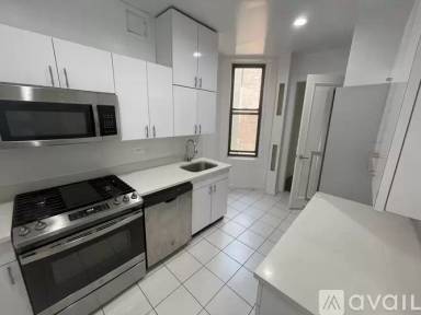Main picture of 204 W 58th St