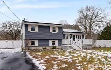 Main picture of 496 S Holly Ave