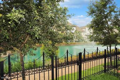 Main picture of 1644 Upland Lks