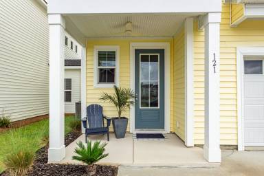 Main picture of 121 Hawthorne Landing Dr