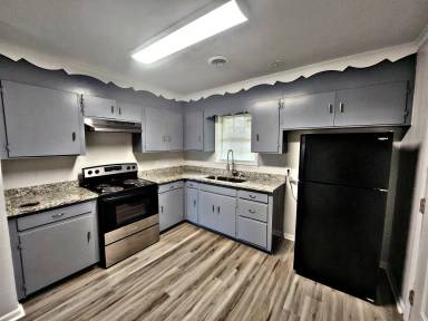 Main picture of 205 Cloverleaf Dr