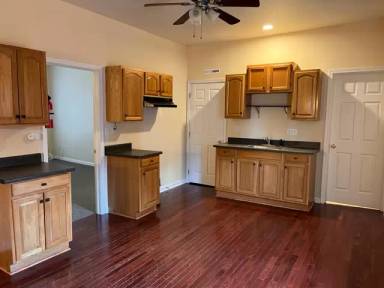 Main picture of 102 Main St