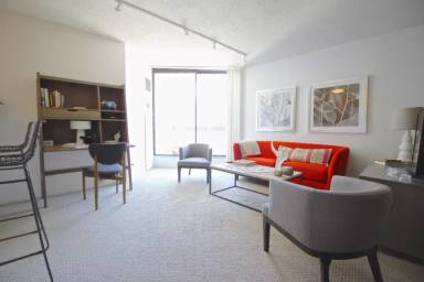 Main picture of 705 S Dearborn St