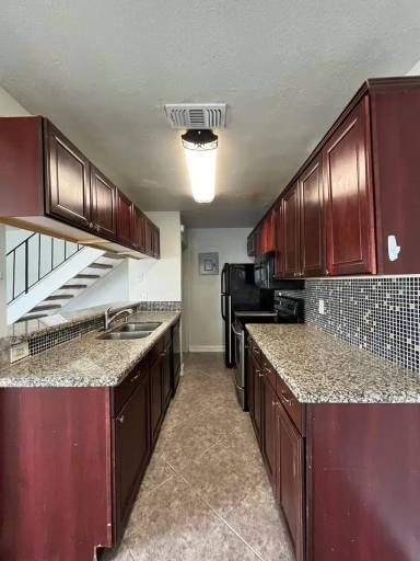 Main picture of 801 W Tiffany Dr