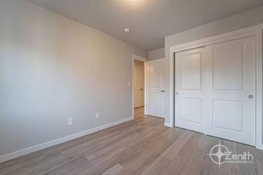 Main picture of 121 NE Newhouse Rd