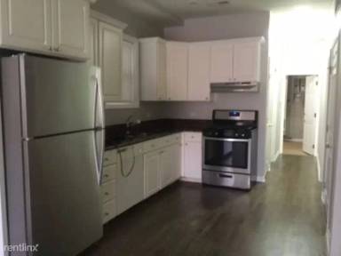 Main picture of 1742 W Foster Ave