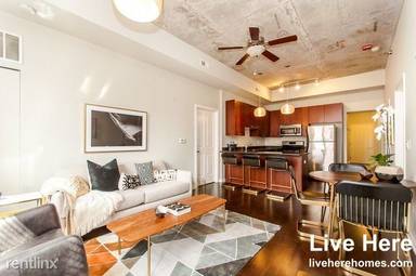 Main picture of 325 S Michigan Ave