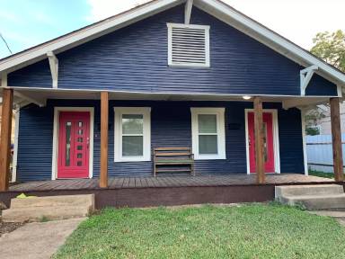 Main picture of 402 Graham Ave
