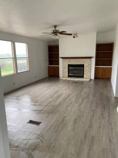 Main picture of 2432 W Austin St