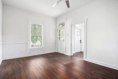 Main picture of 1653 N Delaware St