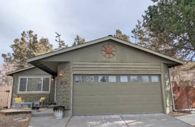 Main picture of 2119 NE Mistletoe Ct