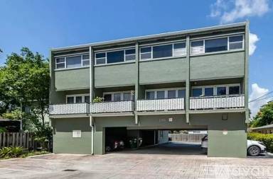 Main picture of 1005 SW 15th Ave