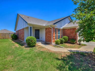 Main picture of 18304 Tambor Dr