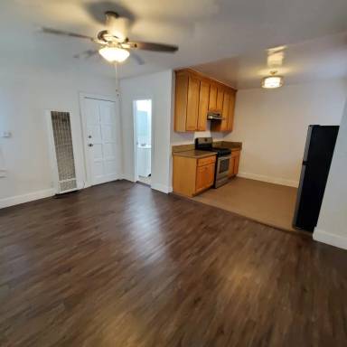 Main picture of 5414 1/2 Fountain Ave