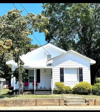 Main picture of 605 Beech St