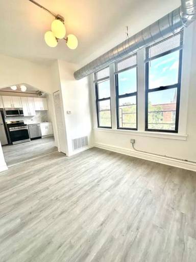 Main picture of 2300 W 23rd St