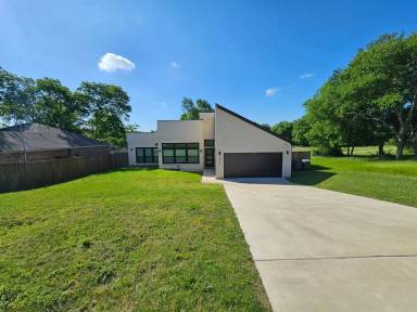 Main picture of 2418 Kahn St