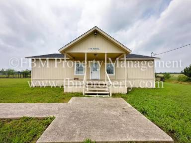 Main picture of 215 W Harris Rd