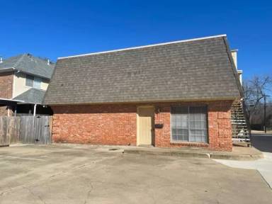Main picture of 919 N Elm St