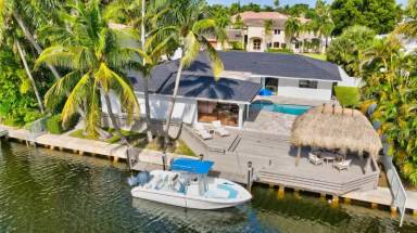 Main picture of 826 NE Bay Isle Dr