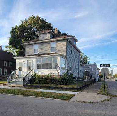 Main picture of 68 E James St