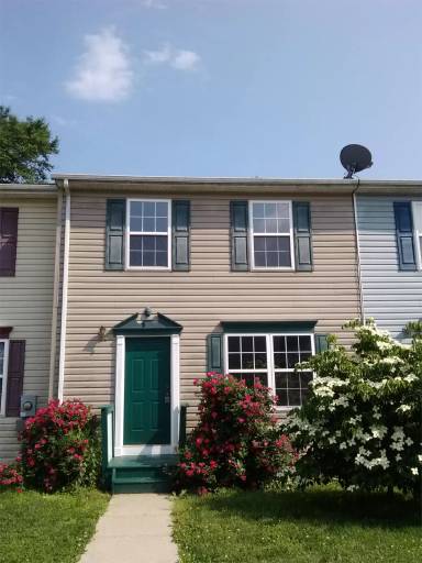 Main picture of 6 Hickory Dr