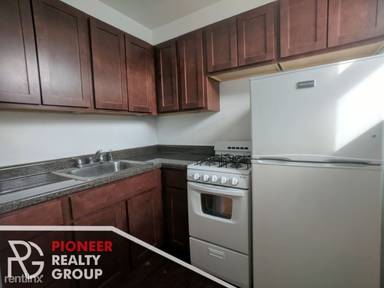 Main picture of 739 W Belmont Ave