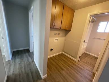 Main picture of 526 E Broadway Ave