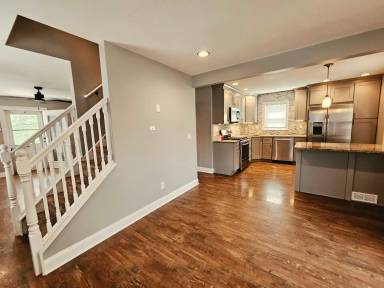Main picture of 707 Steiner St