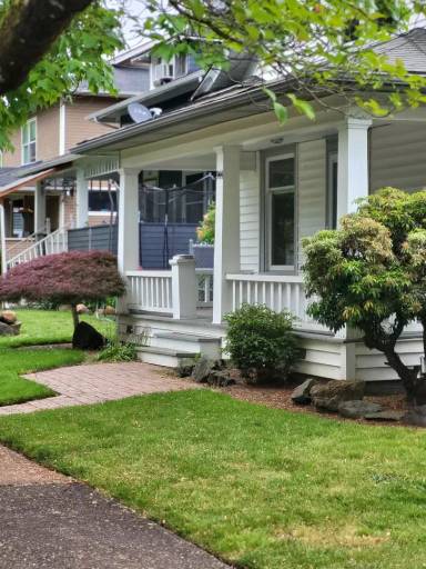 Main picture of 944 Cottage St NE