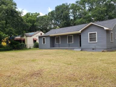 Main picture of 1401 W Whitney Ave