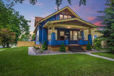 Main picture of 1046 3rd Ave E