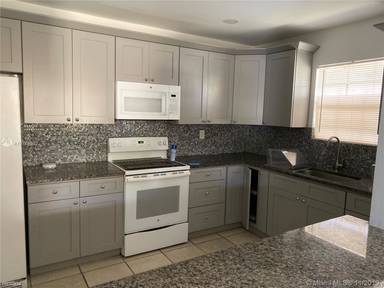 Main picture of 5908 Thomas St