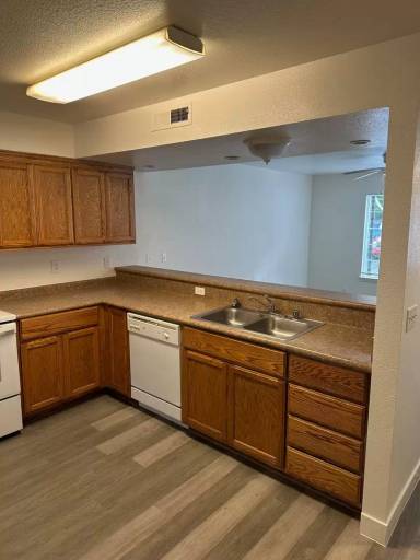 Main picture of 725 W 4th Ave
