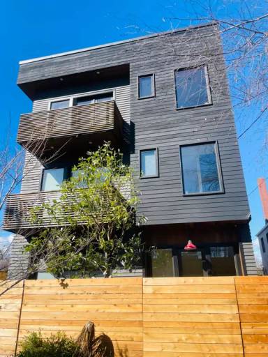 Main picture of 231 NE Hancock St