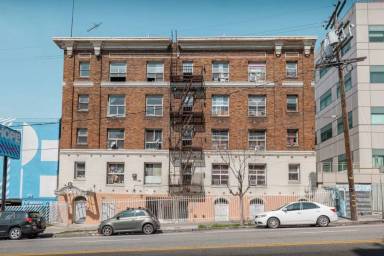 Main picture of 341 S Alvarado St