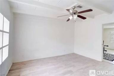 Main picture of 915 E Mesquite Ave