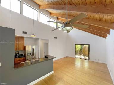 Main picture of 7725 SW 100th St