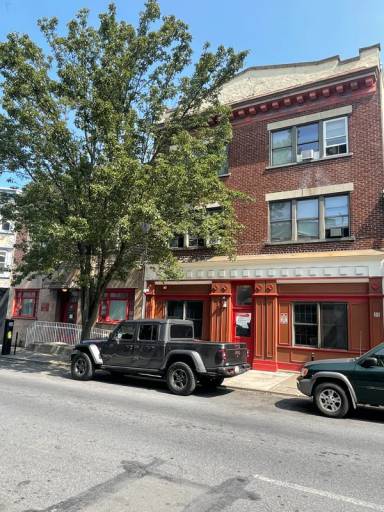 Main picture of 39 N 10th St