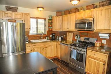 Main picture of 1930 Trail St