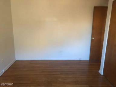 Main picture of 4909 N Pulaski Rd