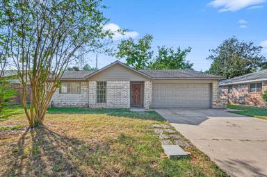 Main picture of 7230 Oak Village Dr