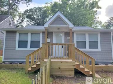 Main picture of 2040 Adams St